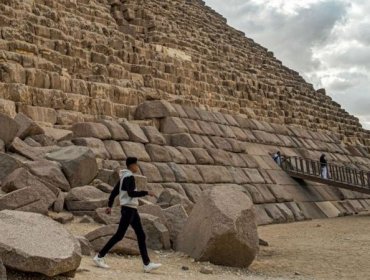 El polémico proyecto egipcio para restaurar la pirámide de Micerinos con bloques de granito