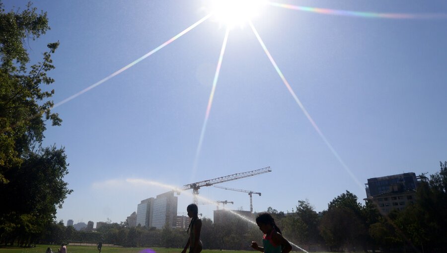 Dirección del Trabajo emplaza a empresas a proteger a sus trabajadores ante ola de calor extremo