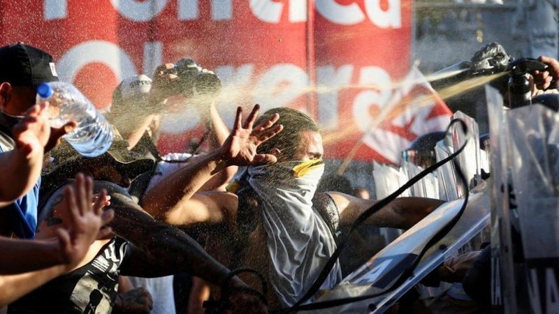 Los enfrentamientos en Argentina en medio de la polémica por la “ley ómnibus” de Milei