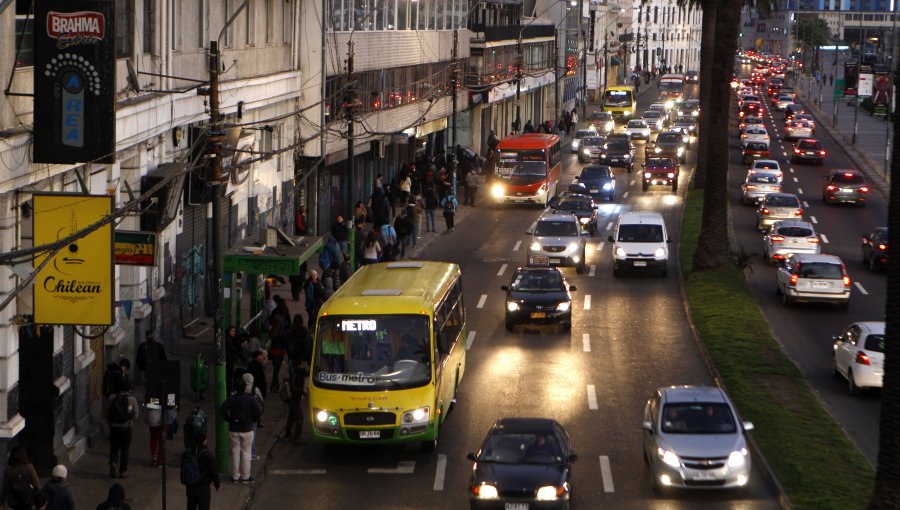 12 líneas de microbuses refuerzan sus servicios nocturnos en comunas del Gran Valparaíso