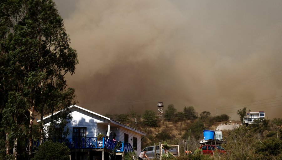 Solicitan evacuar dos sectores de Villa Alemana y nueve de Quilpué por incendio forestal