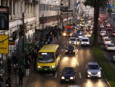 12 líneas de microbuses refuerzan sus servicios nocturnos en comunas del Gran Valparaíso