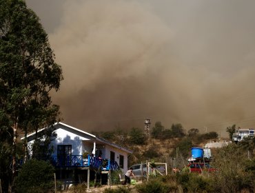 Solicitan evacuar dos sectores de Villa Alemana y nueve de Quilpué por incendio forestal