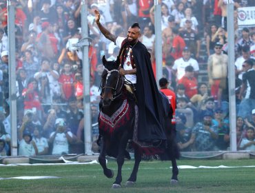 Presentación a caballo de Arturo Vidal en Colo Colo fue destacada por la Champions League