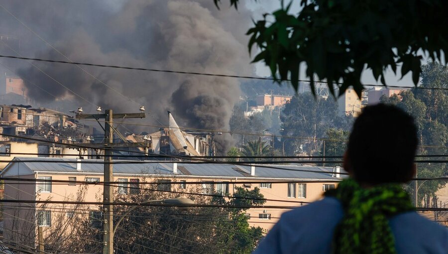 Clínica Miraflores de Viña del Mar debió ser evacuada por cercanía del incendio forestal