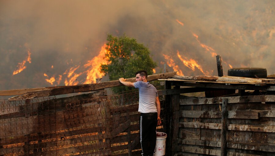 Aumentan a 51 los fallecidos en incendios que afectan a la región de Valparaíso