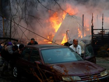 Por incendio forestal, ordenan evacuar Villa Magisterio y los sectores colindantes al Hospital de Quilpué