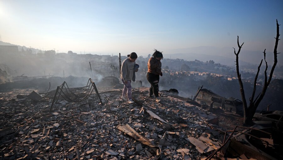 19 fallecidos es el primer saldo oficial de víctimas por incendios en Viña del Mar y Quilpué