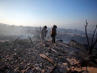 19 fallecidos es el primer saldo oficial de víctimas por incendios en Viña del Mar y Quilpué