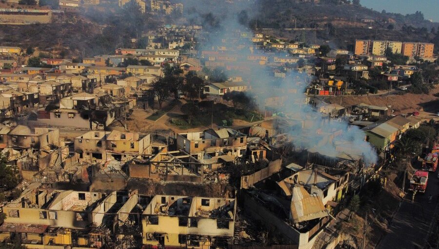 Tránsito se encuentra completamente suspendido en El Olivar en Viña del Mar: Imágenes dan cuenta del paso del fuego