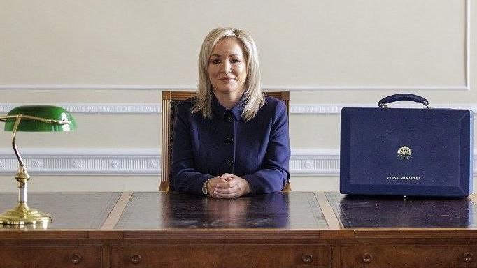 Quién es Michelle O'Neill, la primera mujer católica al frente del gobierno de Irlanda del Norte y por qué es un hito