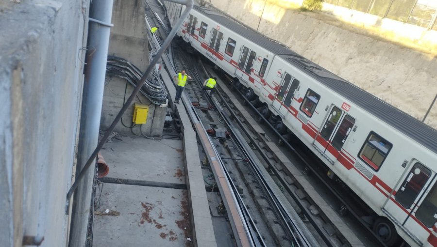 Tren de la Línea 1 del Metro de Santiago descarrila: Servicio se encuentra disponible entre Los Dominicos y Pajaritos