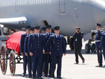 Restos de Sebastián Piñera llegan a Santiago y son trasladados al ex Congreso Nacional