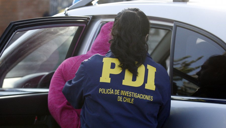 Operativo por extorsión a comerciantes en Independencia y Recoleta deja a una mujer detenida por microtráfico