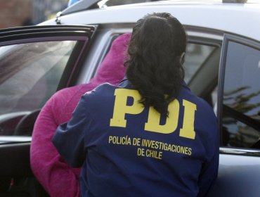 Operativo por extorsión a comerciantes en Independencia y Recoleta deja a una mujer detenida por microtráfico