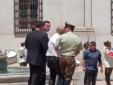 Detienen a hombre que con maletín en mano saltó perímetro de seguridad en homenaje a expresidente Piñera en La Moneda