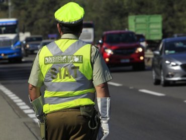 Colisión frontal entre dos automóviles deja un fallecido en la Costanera Norte: vehículo se dirigía en contra del tránsito