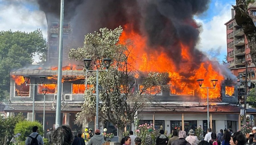 Hallan tres cadáveres tras incendio que afectó a locales comerciales en pleno centro de Puerto Varas