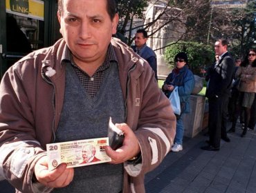 Cómo funciona el Bocade, la cuasimoneda con la que una provincia de Argentina desafía el "déficit cero" del presidente Milei