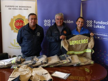 Cuerpo de Bomberos de Viña del Mar recibe 310 uniformes de alta complejidad para renovar sus equipos tras los incendios forestales que afectaron a la región de Valparaíso