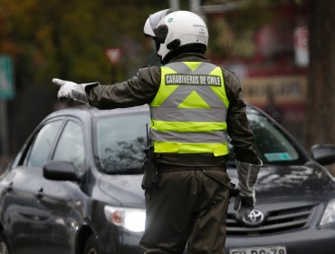 Carabineros dispara contra conductora que intentó atropellarlos en cercanías de La Moneda