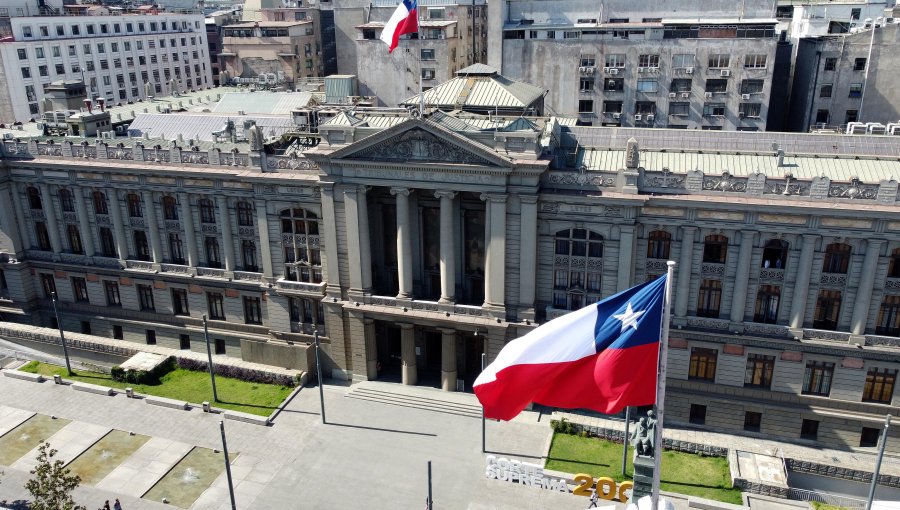 Corte Suprema aborda polémica por autos Lexus para sus ministros y afirma que "este proceso no ha culminado"