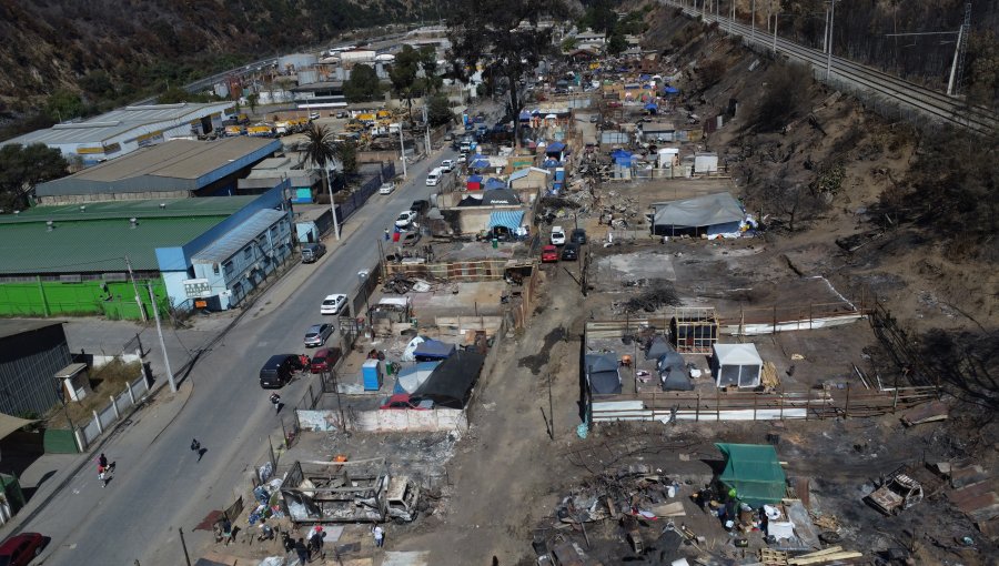 Ministra (s) de Educación dice que se encuentran trabajando para que "no se retrase" el inicio de clases en Valparaíso tras incendios