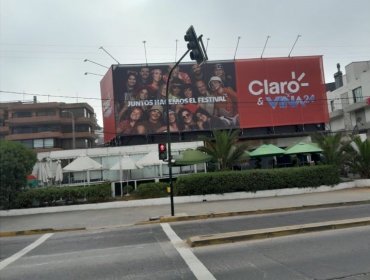 Denuncian nuevo caso de publicidad ilegal en Viña del Mar: Esta vez en el ex Long Beach de Reñaca