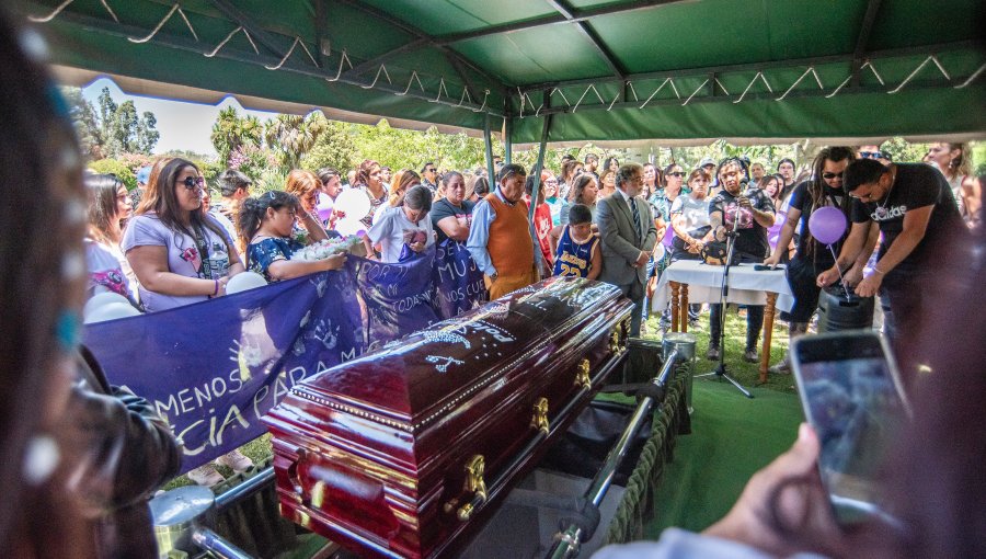 Familiares y amigos de Michelle Silva exigen justicia en masivo funeral en San Felipe