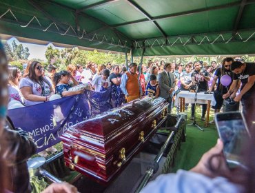 Familiares y amigos de Michelle Silva exigen justicia en masivo funeral en San Felipe
