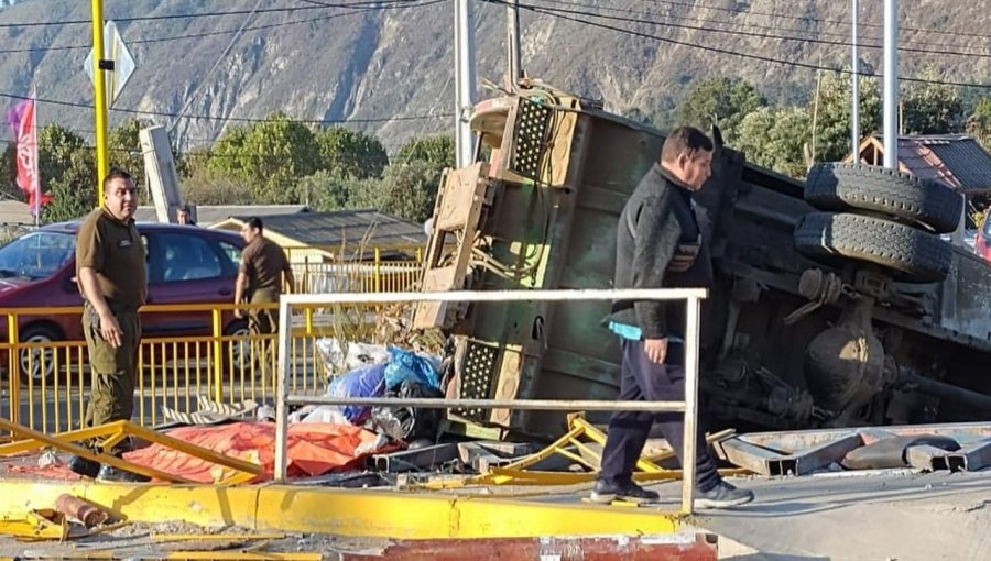 Una persona fallecida y varios lesionados deja grave accidente vehicular en sector Laguna Verde de Valparaíso