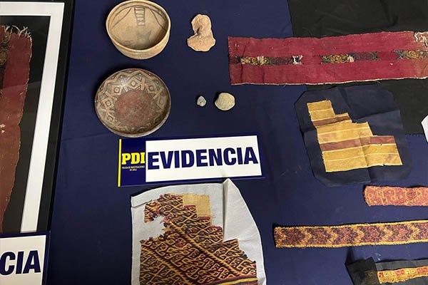 Más de 20 piezas arqueológicas peruanas fueron recuperadas al interior del domicilio de un anticuario en Providencia: las vendía a través de internet
