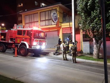 Incendio afecta a la panadería La Baguette de Etchevers Alto en Viña del Mar: Bomberos controlaron la propagación