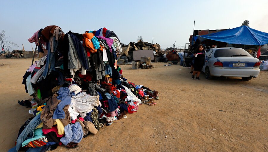 Más de seis toneladas de ropa donada en mal estado ha tenido que ser desechada en medio de la emergencia de la región de Valparaíso