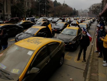 Sindicato de taxistas de la región Metropolitana se une al paro del sistema RED anunciado para el “Súper Lunes”