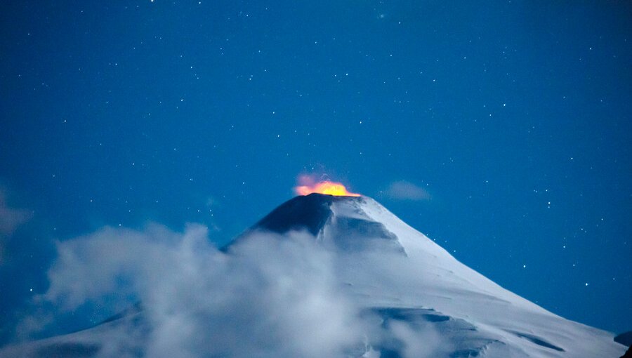 Mantienen Alerta Amarilla para La Araucanía y Los Ríos por actividad volcánica del Volcán Villarrica