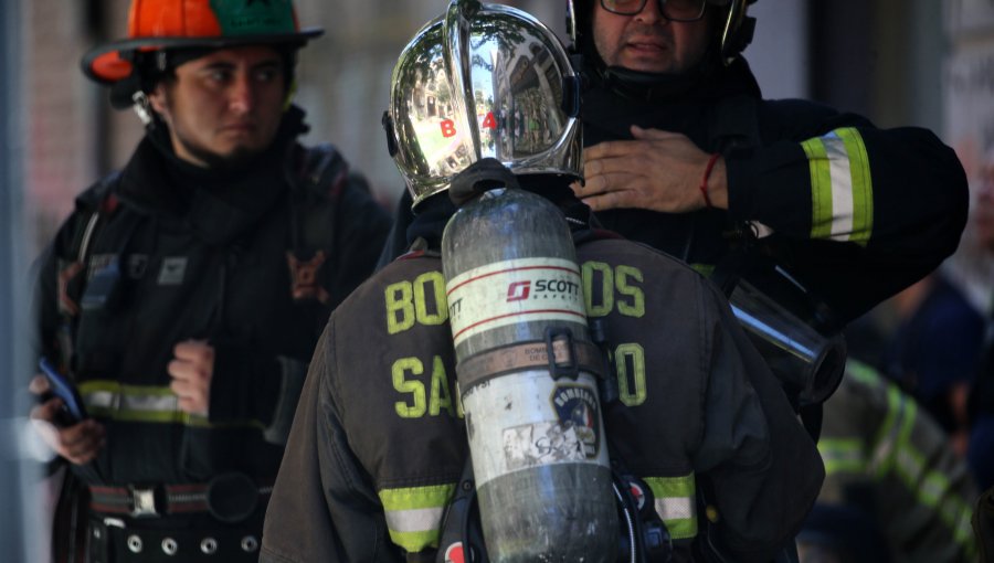 Explosión destruye fachada de un centro médico en pleno centro de Santiago