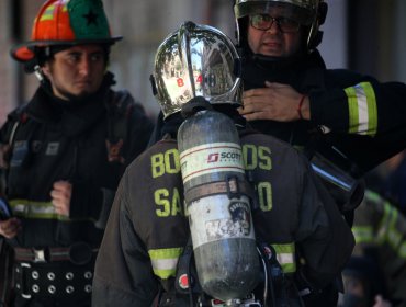 Explosión destruye fachada de un centro médico en pleno centro de Santiago