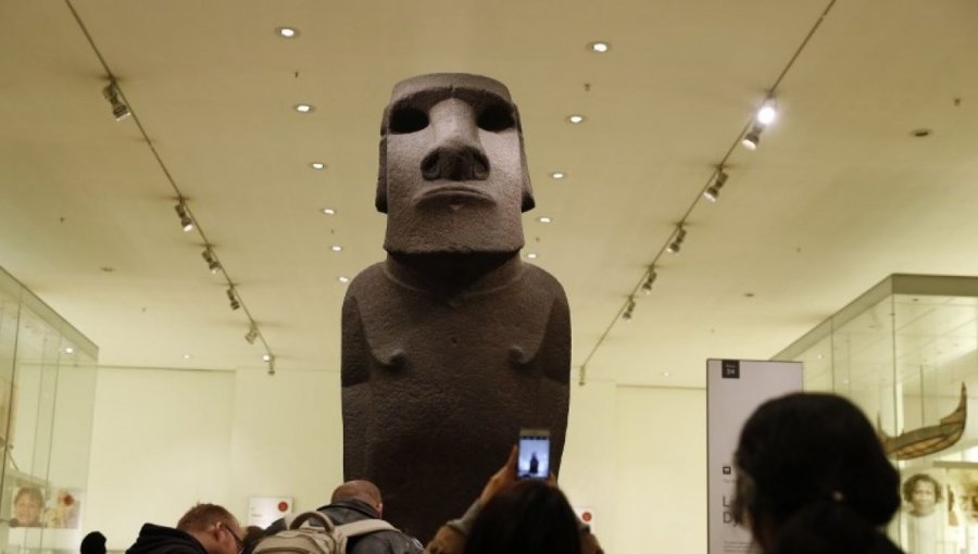 Museo Británico explica por qué decidió no permitir más mensajes tras ola de chilenos pidiendo regreso del moai a Rapa Nui