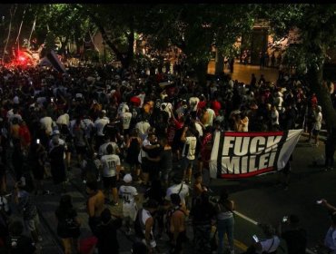 Colo-Colo tendrá que pagar millonaria multa por desmanes de sus hinchas en Mendoza