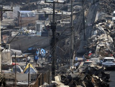 Más fake news tras los incendios: Desmienten rumores de desalojo de damnificados desde los albergues en Quilpué