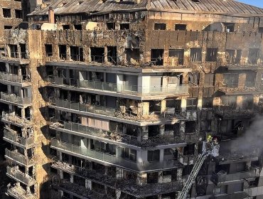 5 fallecidos deja incendio que consumió todo un edificio en España: hay 14 desaparecidos