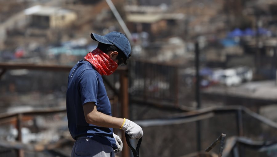 Estudiantes de educación superior afectados por incendios en la V Región recibirán ayuda de $1.150.000 y pase escolar gratuito