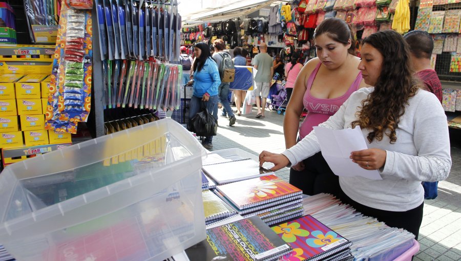 Entregan orientaciones a apoderados para la compra de útiles escolares, textos y uniformes