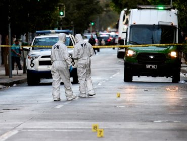 Hombre es asesinado con más de 20 disparos en plena vía pública en San Bernardo