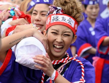 Mujeres participaron por primera vez en el milenario "Festival del Desnudo" de Japón