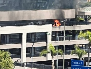 Registran incendio en estacionamientos del Mall Alto Las Condes