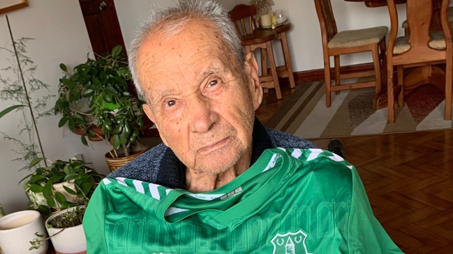 Carlos Espinoza, arquero de la "generación dorada" de Everton, falleció a los 96 años