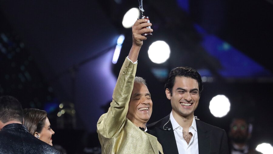 Viña 2024: Andrea Bocelli recibe Gaviotas de Plata y Oro en impecable presentación