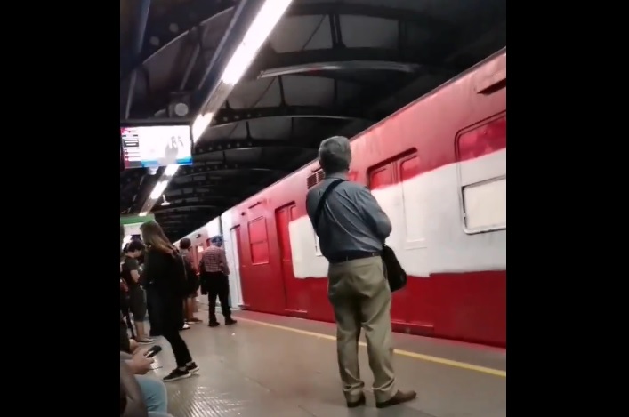 Grupo de 30 encapuchados vandaliza un tren de Metro en estación San Joaquín